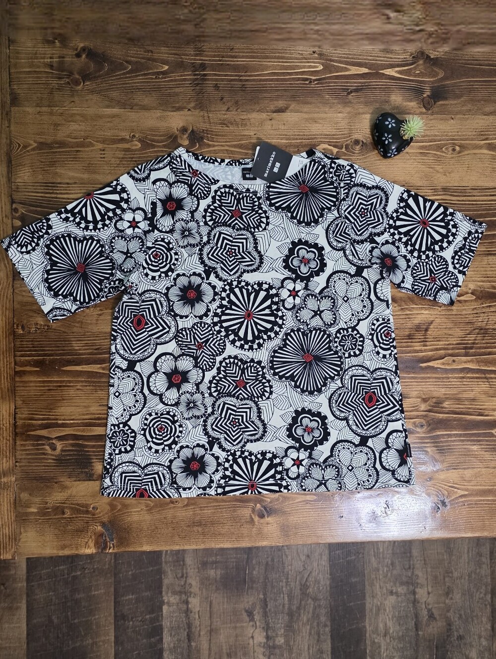 Uniqlo x Marimekko Maija Short Sleeve Geometric Floral Tee NWT Small